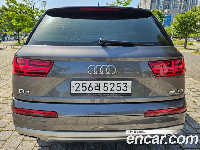 Audi Q7 2019 — photo 7