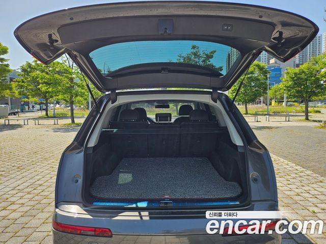 Audi Q7 2019 — photo 9