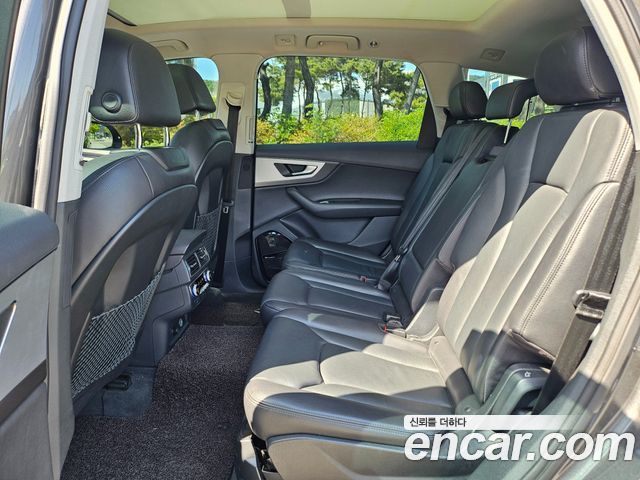 Audi Q7 2019 — photo 10
