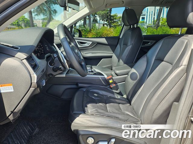 Audi Q7 2019 — photo 11