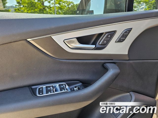 Audi Q7 2019 — photo 12