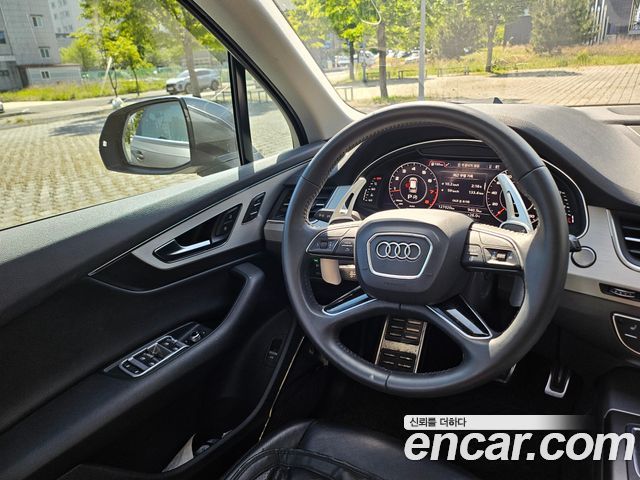 Audi Q7 2019 — photo 18