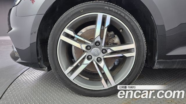Audi A4 2019 — photo 5