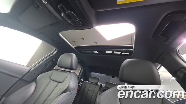 Audi A4 2019 — photo 18