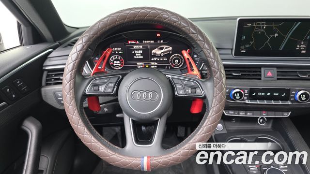 Audi A4 2019 — photo 21