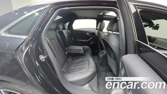 Audi A4 2019 — photo 25