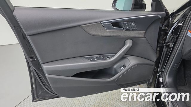 Audi A4 2019 — photo 14