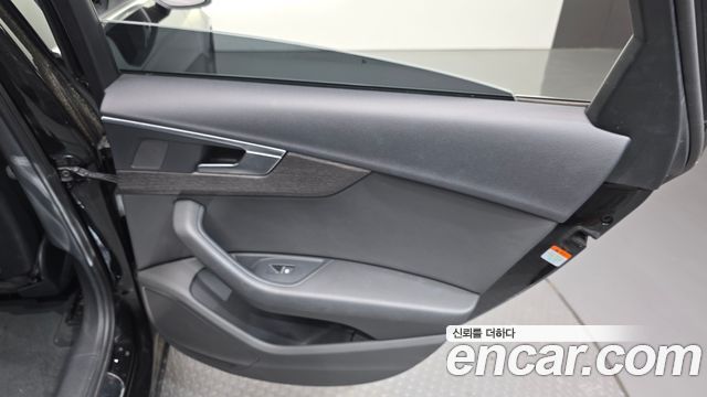 Audi A4 2019 — photo 15