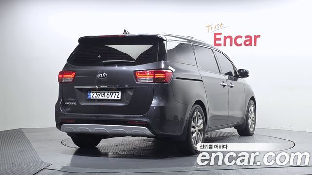 Kia Canival 2018 — photo 2