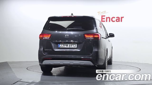 Kia Canival 2018 — photo 4