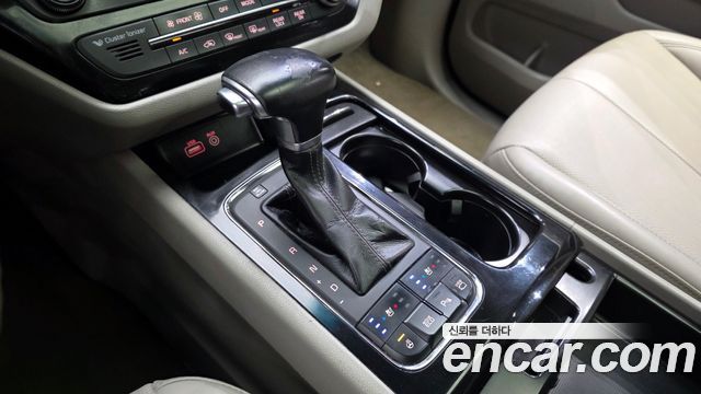 Kia Canival 2018 — photo 9
