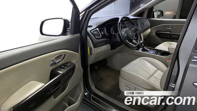 Kia Canival 2018 — photo 10