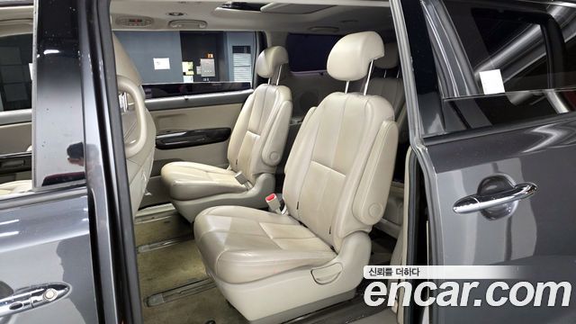 Kia Canival 2018 — photo 11