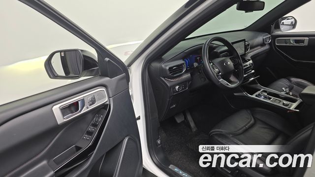 Ford Explorer 2021 — photo 18