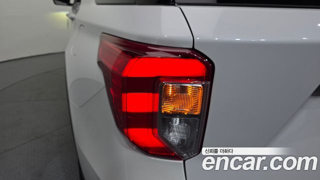 Ford Explorer 2021 — photo 9