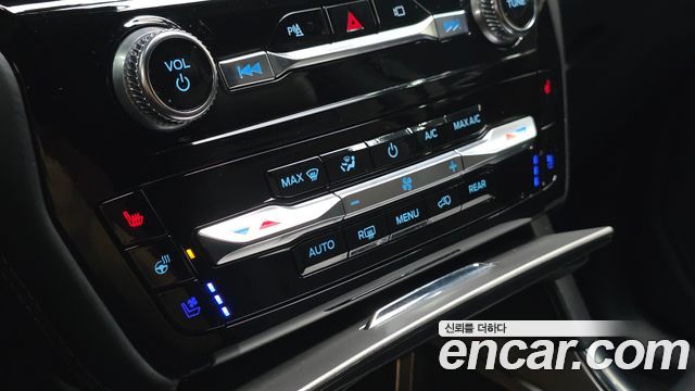 Ford Explorer 2021 — photo 28