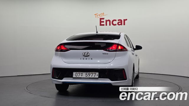 Hyundai Ioniq 2019 — photo 4