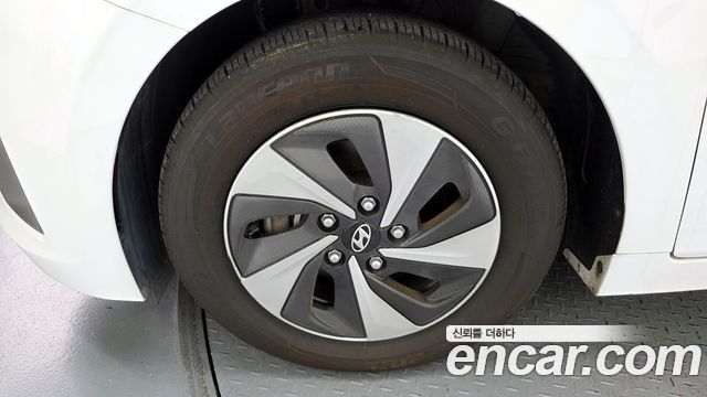 Hyundai Ioniq 2019 — photo 5