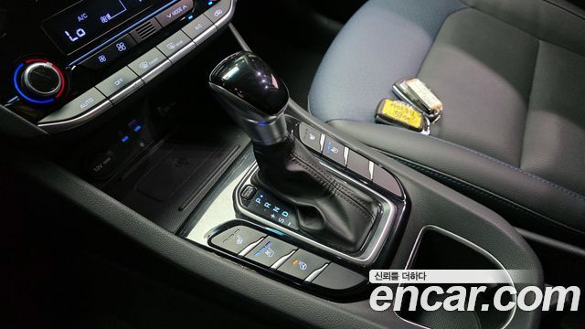 Hyundai Ioniq 2019 — photo 12