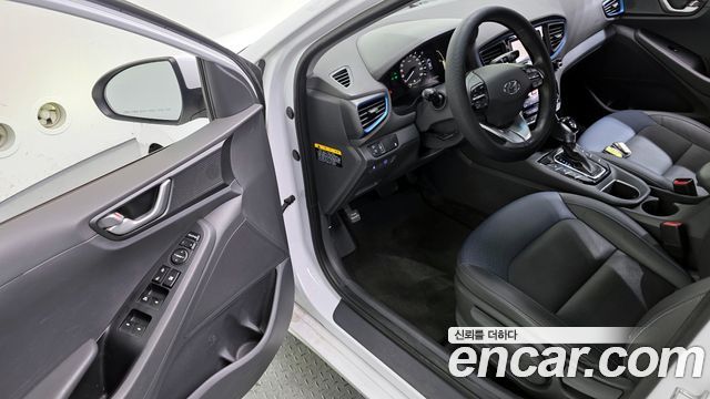 Hyundai Ioniq 2019 — photo 17