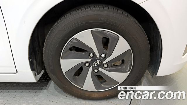 Hyundai Ioniq 2019 — photo 7