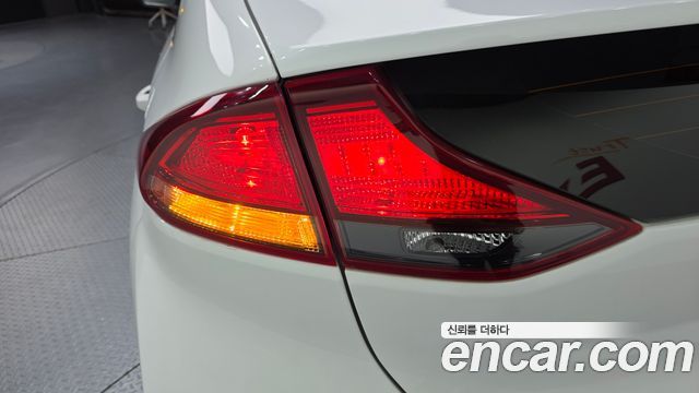 Hyundai Ioniq 2019 — photo 9