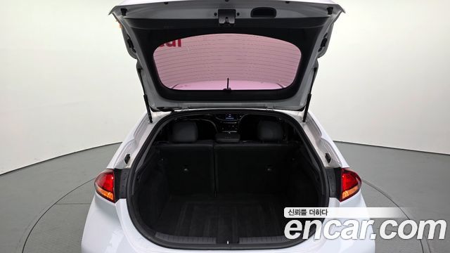 Hyundai Ioniq 2019 — photo 29