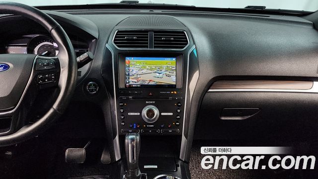 Ford Explorer 2016 — photo 14