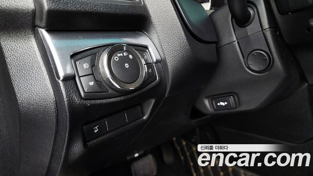 Ford Explorer 2016 — photo 16
