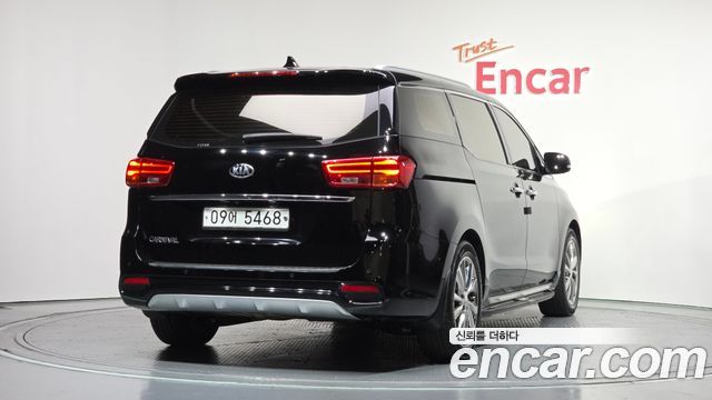 Kia Canival 2019 — photo 2