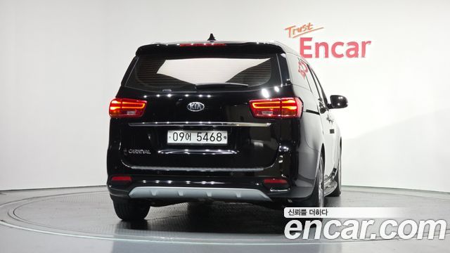 Kia Canival 2019 — photo 4
