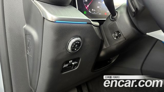 Mercedes-Benz GLC-Class 2023 — photo 17