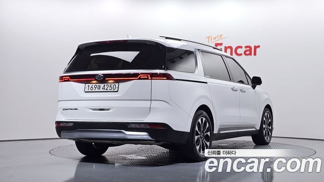 Kia Canival 2021 — photo 2