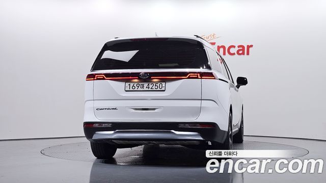 Kia Canival 2021 — photo 4