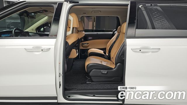 Kia Canival 2021 — photo 18