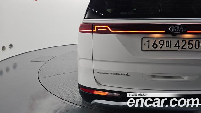 Kia Canival 2021 — photo 9