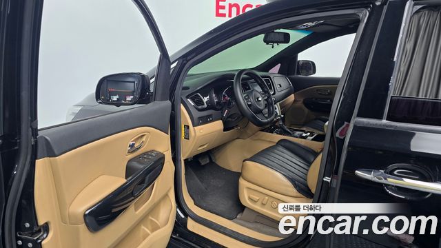 Kia Canival 2017 — photo 11