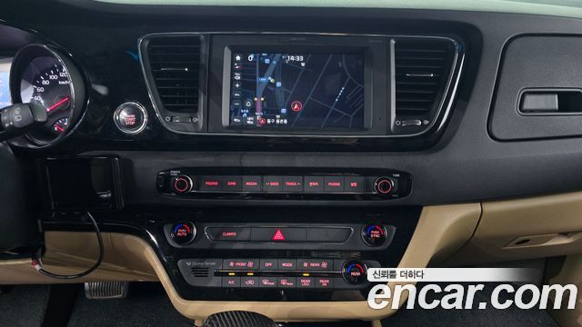 Kia Canival 2017 — photo 15