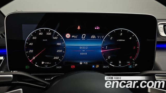 Mercedes-Benz S-Class 2023 — photo 11