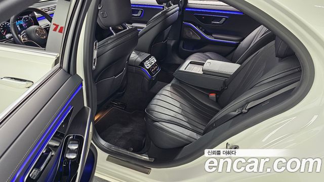 Mercedes-Benz S-Class 2023 — photo 17