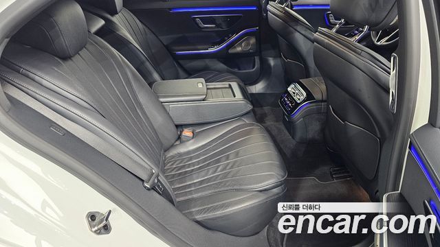 Mercedes-Benz S-Class 2023 — photo 18