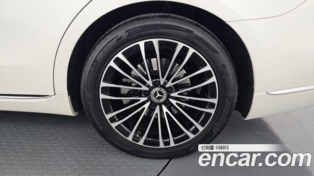 Mercedes-Benz S-Class 2023 — photo 7