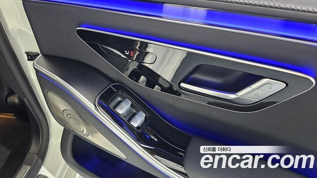 Mercedes-Benz S-Class 2023 — photo 33