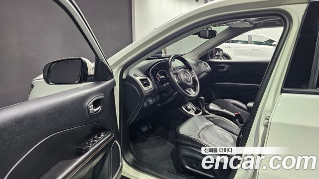 Jeep Compass 2018 — photo 13
