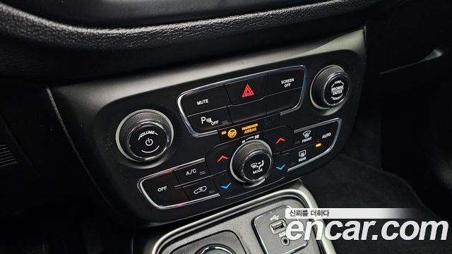 Jeep Compass 2018 — photo 19