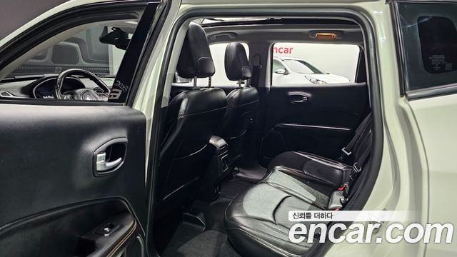 Jeep Compass 2018 — photo 20