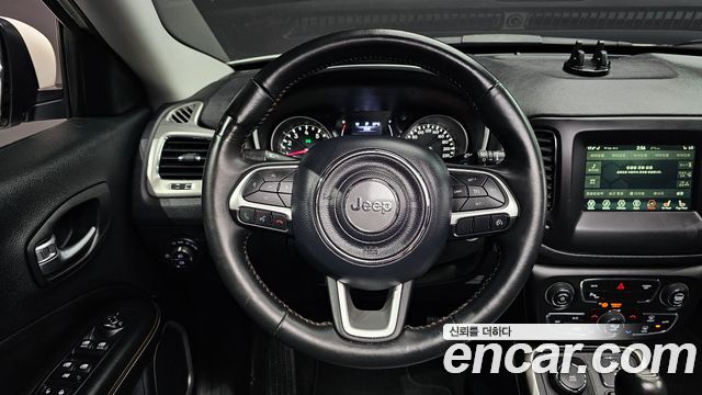 Jeep Compass 2018 — photo 22