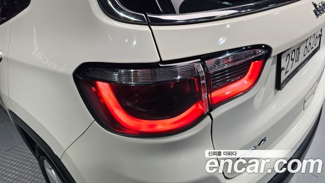 Jeep Compass 2018 — photo 9