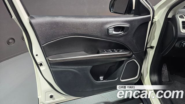 Jeep Compass 2018 — photo 14
