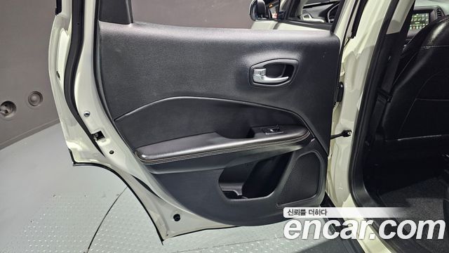 Jeep Compass 2018 — photo 15